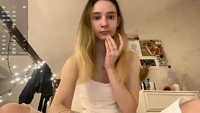 Snapshot of DanaCore chatting on September 21, 4:34 pm DanaCore online show from September 21, 4:34 pm