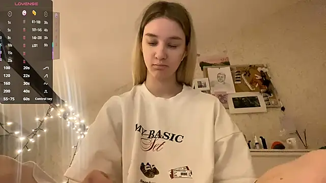 Snapshot of DanaCore chatting on October 15, 3:38 am DanaCore online show from October 15, 3:38 am