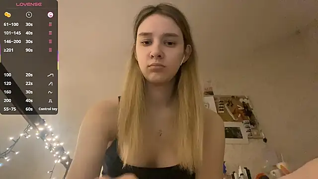 Snapshot of DanaCore chatting on October 18, 7:38 pm DanaCore online show from October 18, 7:38 pm