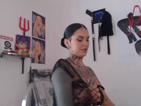 Snapshot of Sofia_May chatting on February 7, 4:04 pm Sofia May online show from February 7, 4:04 pm