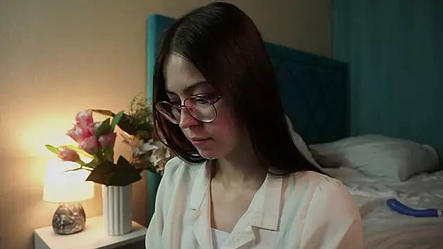 ywixos online show from March 7, 3:06 pm