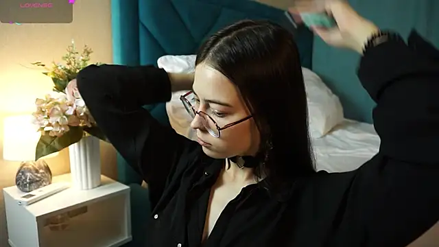 ywixos online show from December 21, 2:19 pm