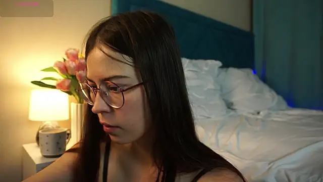 ywixos online show from November 4, 2:43 pm