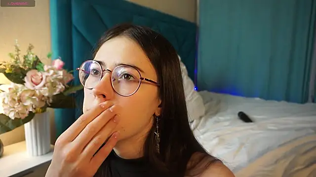 ywixos online show from December 5, 2:48 pm