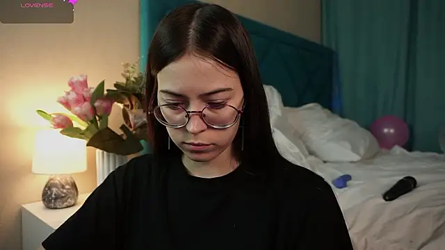 ywixos online show from March 4, 2:58 pm