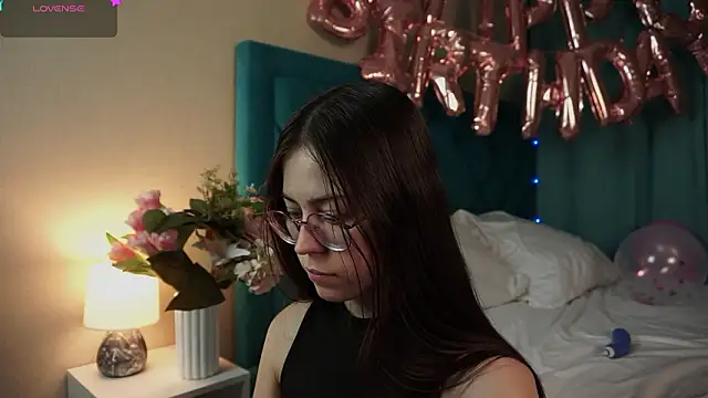 ywixos online show from February 26, 2:39 pm