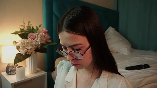 ywixos online show from February 13, 3:01 pm