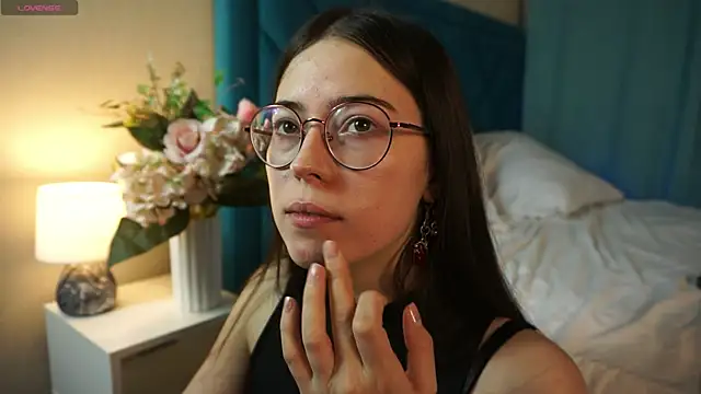 ywixos online show from December 15, 2:23 pm