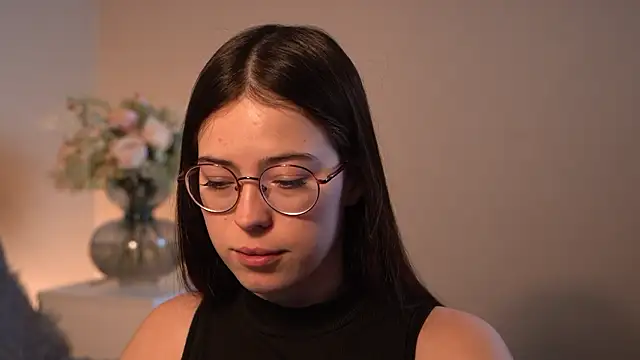 ywixos online show from February 7, 3:09 pm