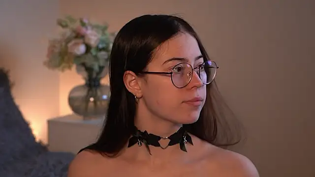 ywixos online show from November 28, 2:39 pm