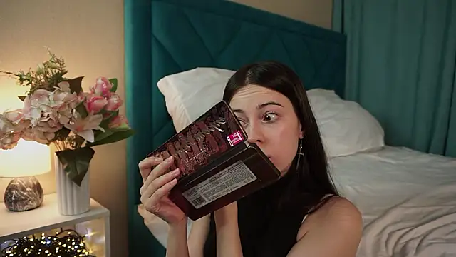 ywixos online show from March 18, 3:46 pm