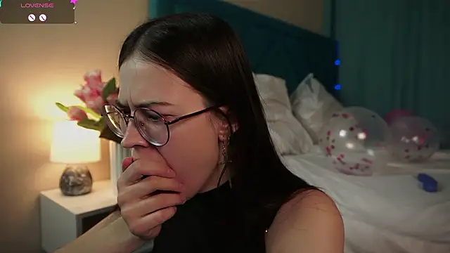 ywixos online show from March 3, 2:46 pm