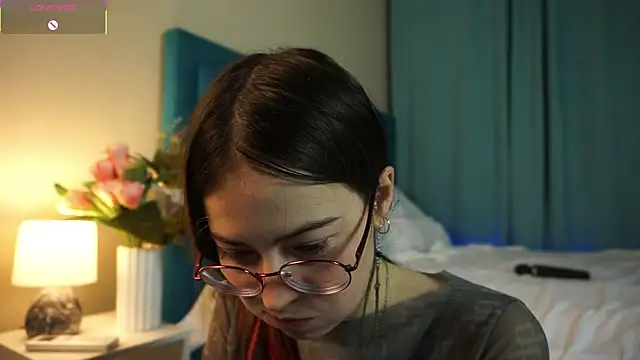 ywixos online show from November 18, 3:37 pm