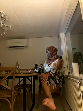 latina-pene online show from December 16, 5:50 pm