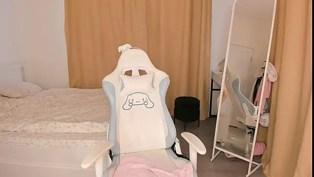 mayyacozyy online show from February 17, 6:44 am