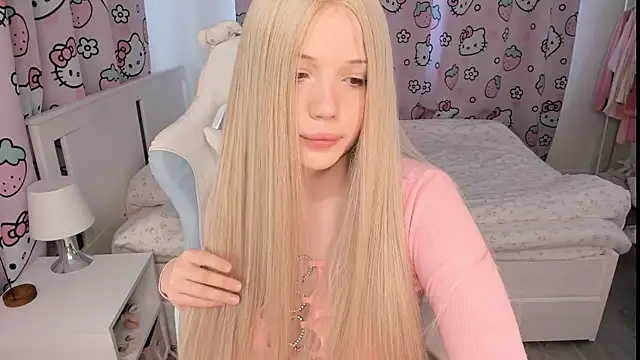 mayyacozyy online show from June 26, 8:20 am