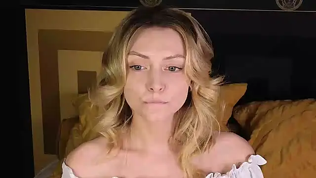 Snapshot of CindyFors chatting on November 25, 8:42 pm CindyFors online show from November 25, 8:42 pm