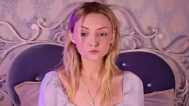 Snapshot of CindyFors chatting on October 8, 8:53 pm CindyFors online show from October 8, 8:53 pm