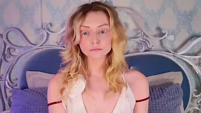 Snapshot of CindyFors chatting on November 22, 8:51 pm CindyFors online show from November 22, 8:51 pm