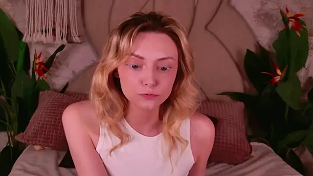 Snapshot of CindyFors chatting on November 6, 8:57 pm CindyFors online show from November 6, 8:57 pm