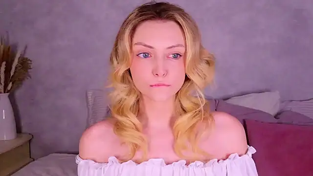 Snapshot of CindyFors chatting on November 18, 8:56 pm CindyFors online show from November 18, 8:56 pm