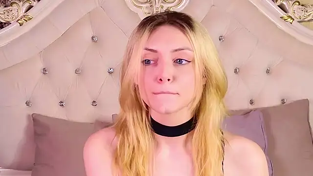 Snapshot of CindyFors chatting on September 8, 8:52 pm CindyFors online show from September 8, 8:52 pm