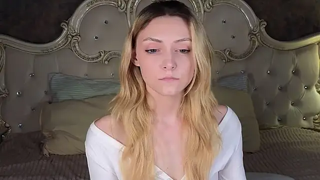 Snapshot of CindyFors chatting on September 25, 9:32 pm CindyFors online show from September 25, 9:32 pm