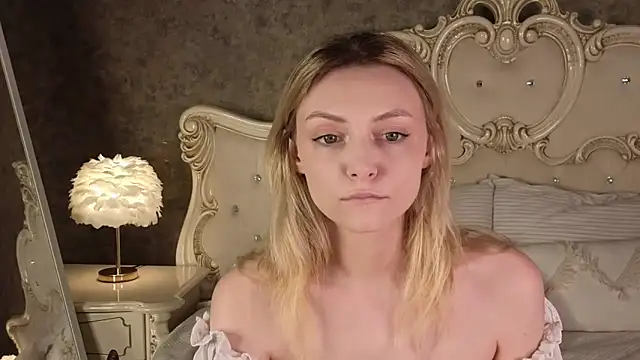 Snapshot of CindyFors chatting on November 3, 8:56 pm CindyFors online show from November 3, 8:56 pm