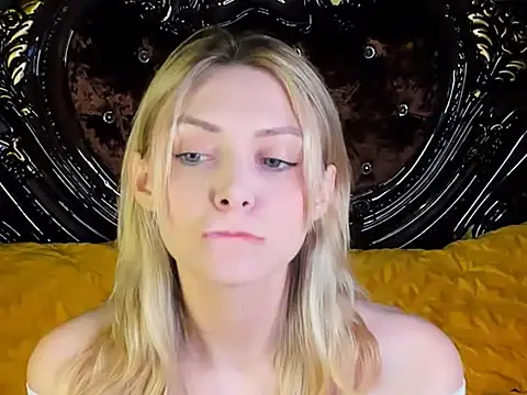 Snapshot of CindyFors chatting on October 1, 9:40 pm CindyFors online show from October 1, 9:40 pm