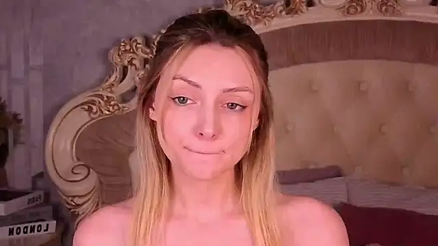 Snapshot of CindyFors chatting on October 28, 9:03 pm CindyFors online show from October 28, 9:03 pm