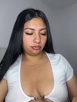 Issa Santana online show from May 27, 9:33 pm