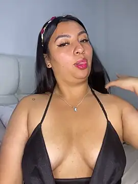 Issa Santana online show from April 3, 8:04 pm