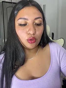 Snapshot of Issa_Santana chatting on December 3, 8:30 pm Issa Santana online show from December 3, 8:30 pm