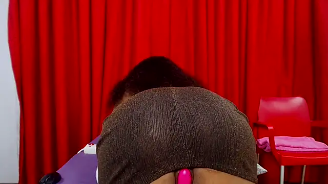 SexyBustyBoobs online show from December 19, 4:09 pm