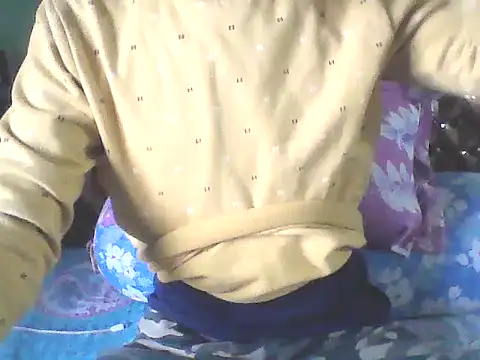 Snapshot of darkbluemoon chatting on December 23, 8:13 am darkbluemoon online show from December 23, 8:13 am