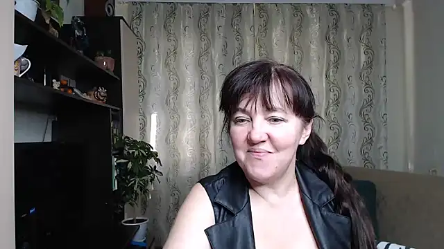 Snapshot of Illusionq chatting on October 7, 9:32 am Illusionq online show from October 7, 9:32 am