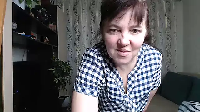 Snapshot of Illusionq chatting on October 17, 5:00 am Illusionq online show from October 17, 5:00 am