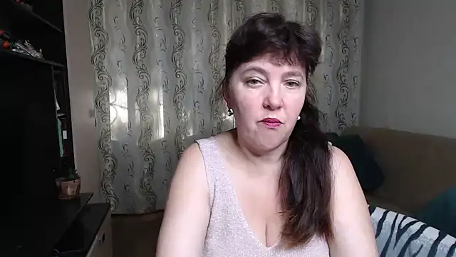Snapshot of Illusionq chatting on September 12, 5:29 am Illusionq online show from September 12, 5:29 am
