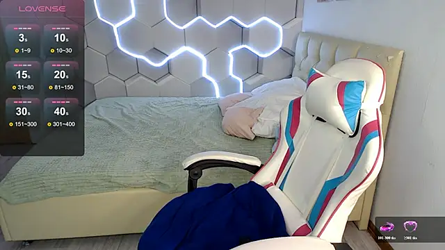 Snapshot of aliicemeow chatting on June 27, 5:57 am aliicemeow online show from June 27, 5:57 am