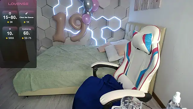 Snapshot of aliicemeow chatting on June 5, 7:03 am aliicemeow online show from June 5, 7:03 am