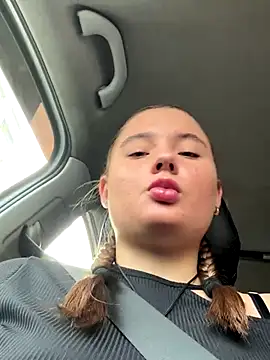 Snapshot of StephanieMur chatting on September 23, 5:03 am StephanieMur online show from September 23, 5:03 am