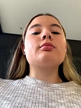 Snapshot of StephanieMur chatting on September 12, 4:56 am StephanieMur online show from September 12, 4:56 am