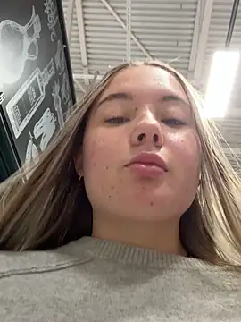 Snapshot of StephanieMur chatting on October 11, 4:02 am StephanieMur online show from October 11, 4:02 am