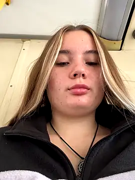 Snapshot of StephanieMur chatting on September 14, 4:46 am StephanieMur online show from September 14, 4:46 am