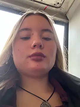 Snapshot of StephanieMur chatting on September 18, 3:09 am StephanieMur online show from September 18, 3:09 am