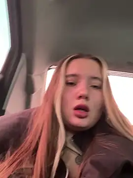 Snapshot of StephanieMur chatting on September 17, 6:15 am StephanieMur online show from September 17, 6:15 am