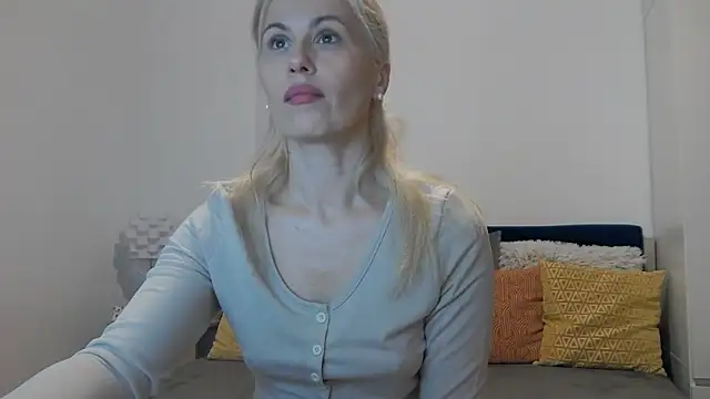 Snapshot of Lika_Soul chatting on November 9, 4:44 pm Lika Soul online show from November 9, 4:44 pm