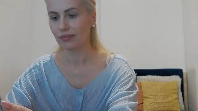 Snapshot of Lika_Soul chatting on November 18, 4:43 pm Lika Soul online show from November 18, 4:43 pm