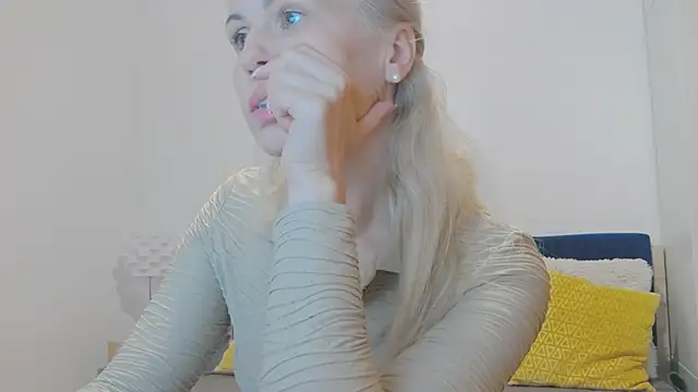 Snapshot of Lika_Soul chatting on October 14, 4:07 pm Lika Soul online show from October 14, 4:07 pm