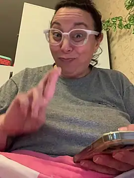 Snapshot of LupeLok chatting on July 5, 8:15 pm LupeLok online show from July 5, 8:15 pm